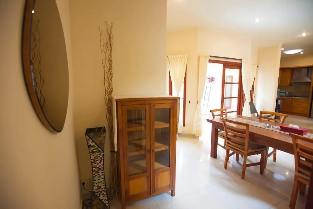 Vibrant Getaway In Seminyak: Villa Buyaya 0*,